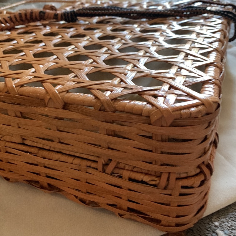 NWOT ARANÁZ Tan Woven Rattan Crossbody Bag - Picture 7 of 10